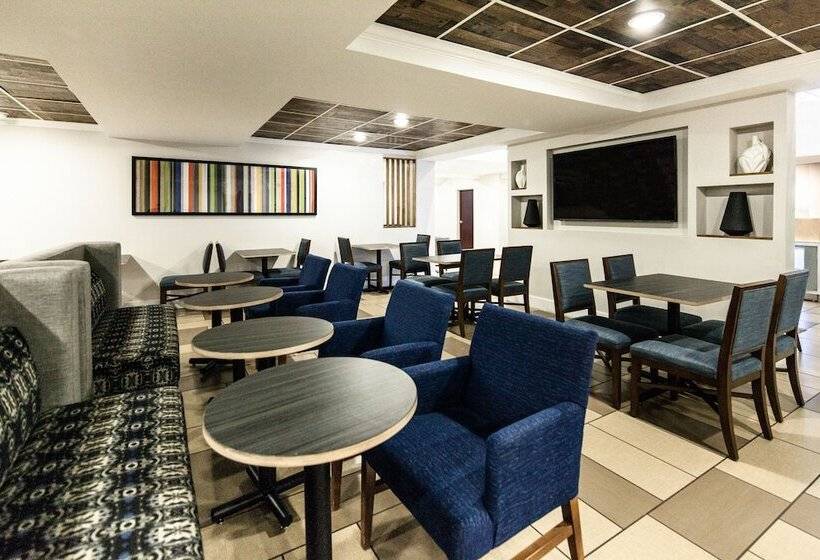 Holiday Inn Express Hotel & Suites Nashville Brentwood 65s