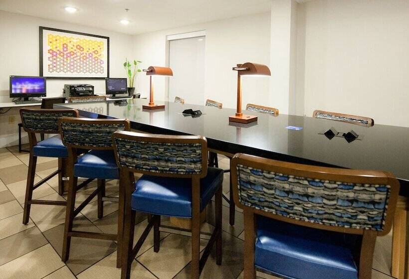 Holiday Inn Express Hotel & Suites Nashville Brentwood 65s