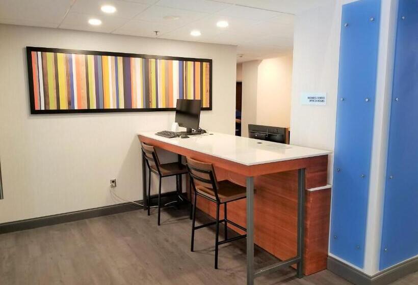 Отель Holiday Inn Express Columbia Ne Fort Jackson