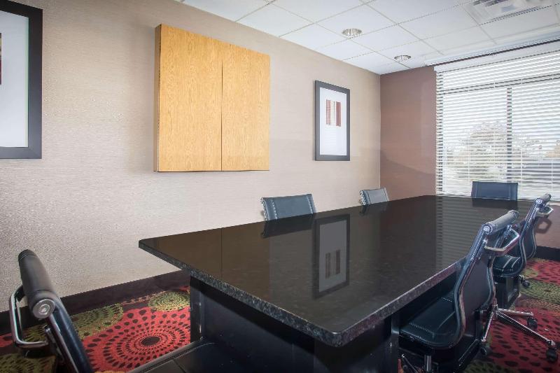 فندق Holiday Inn Express St. Louis Arpt Maryland Hgts