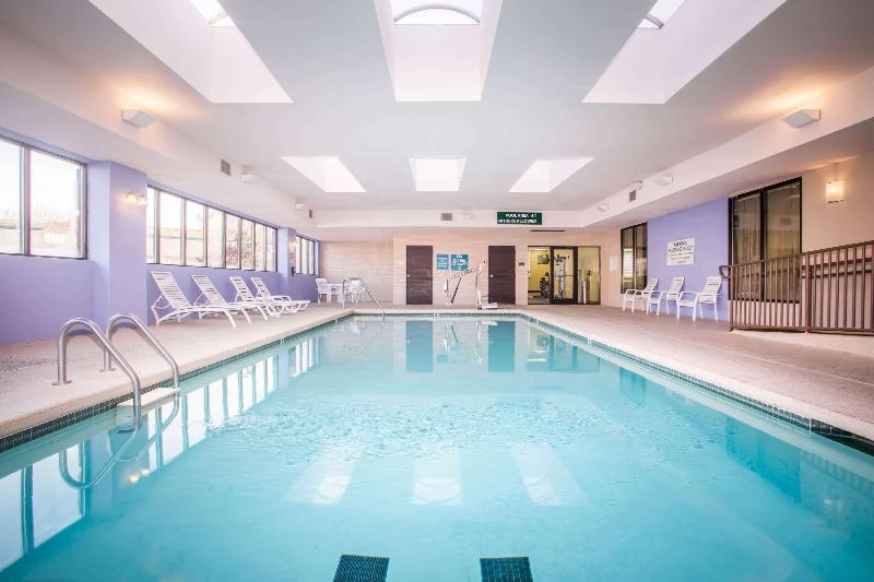 فندق Holiday Inn Express St. Louis Arpt Maryland Hgts