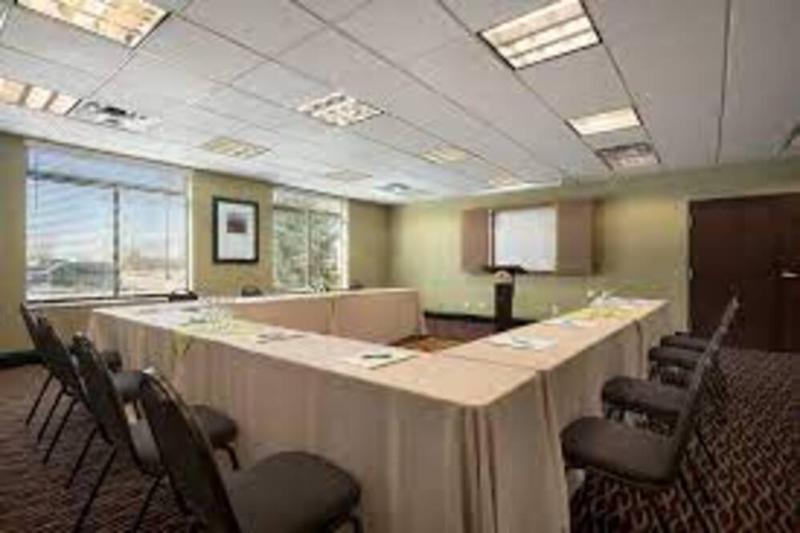 فندق Holiday Inn Express St. Louis Arpt Maryland Hgts