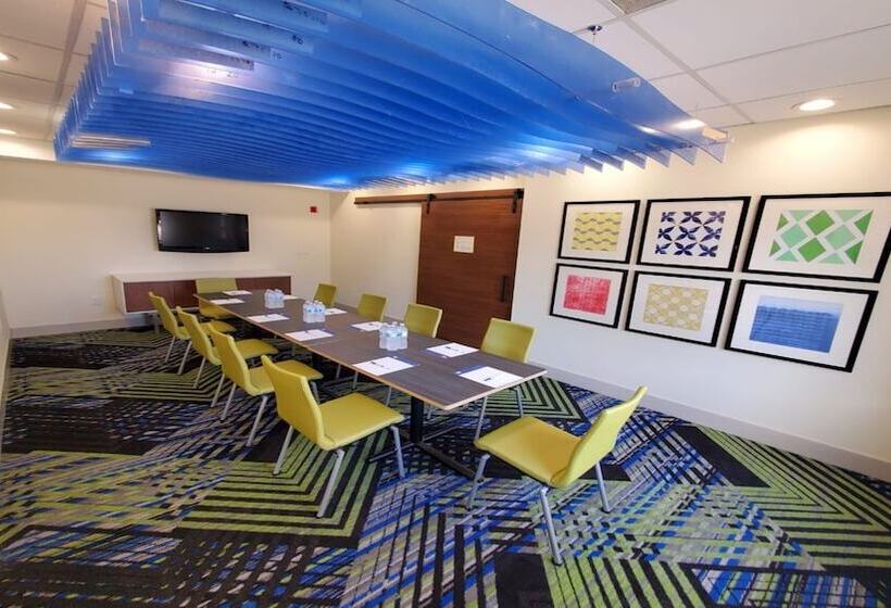 ホテル Holiday Inn Express & Suites Arlington North – Stadium Area, An Ihg