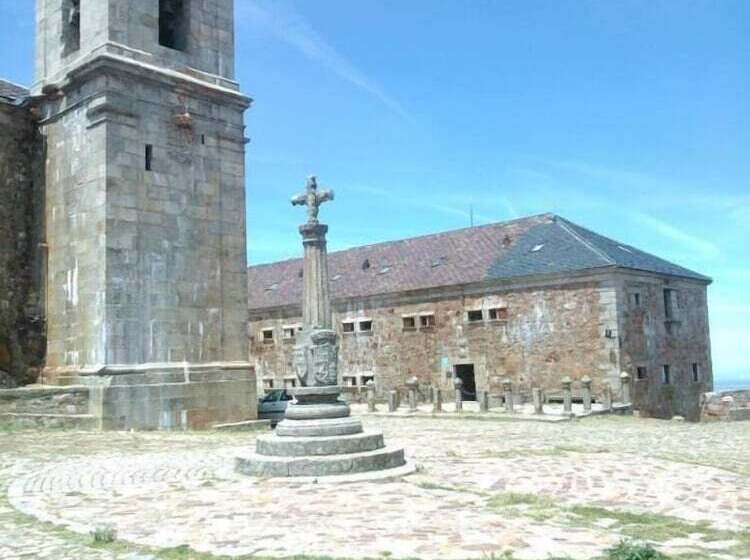 호텔 Hospedería Del Santuario De La Peña De Francia