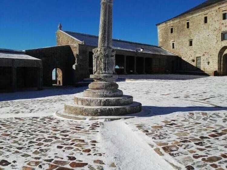 호텔 Hospedería Del Santuario De La Peña De Francia