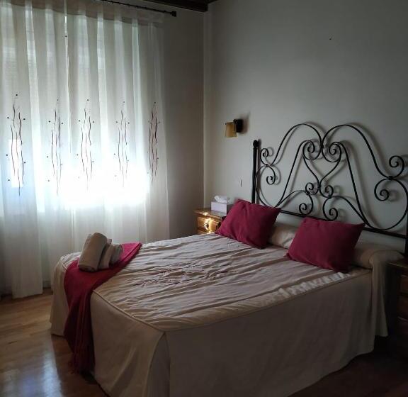 בית מלון כפרי Hostal Los Escudos