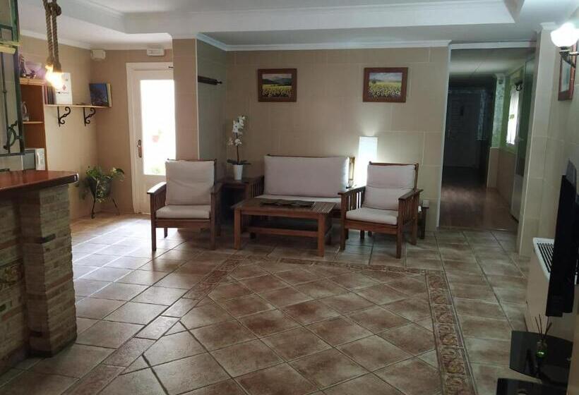 בית מלון כפרי Hostal Los Escudos