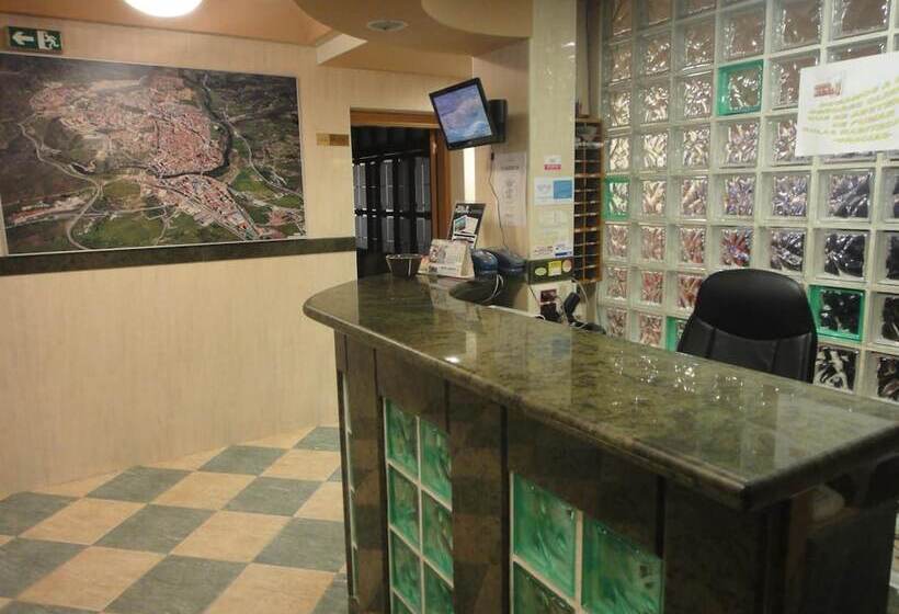 فندق Hostal Real