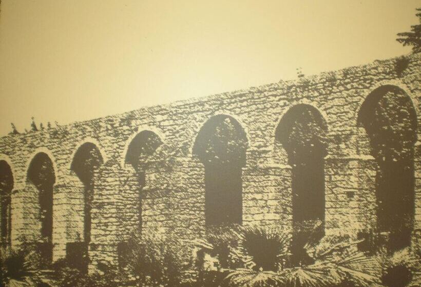 فندق Hostal Real