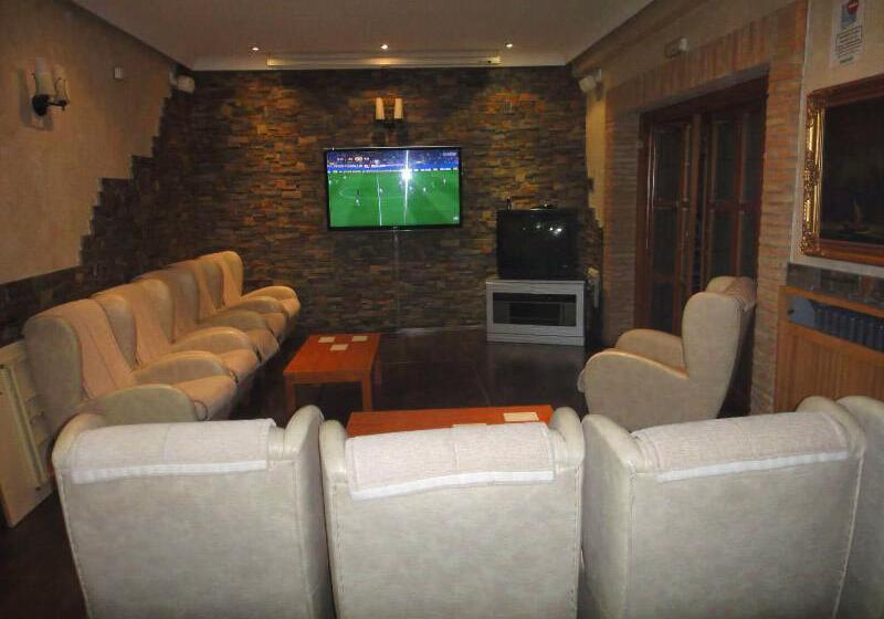 فندق Hostal Real