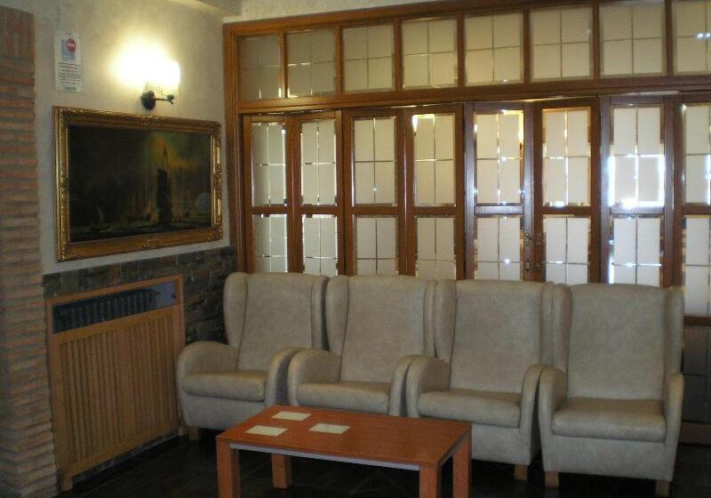 فندق Hostal Real