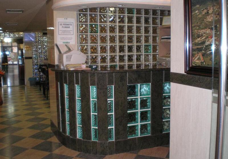 فندق Hostal Real