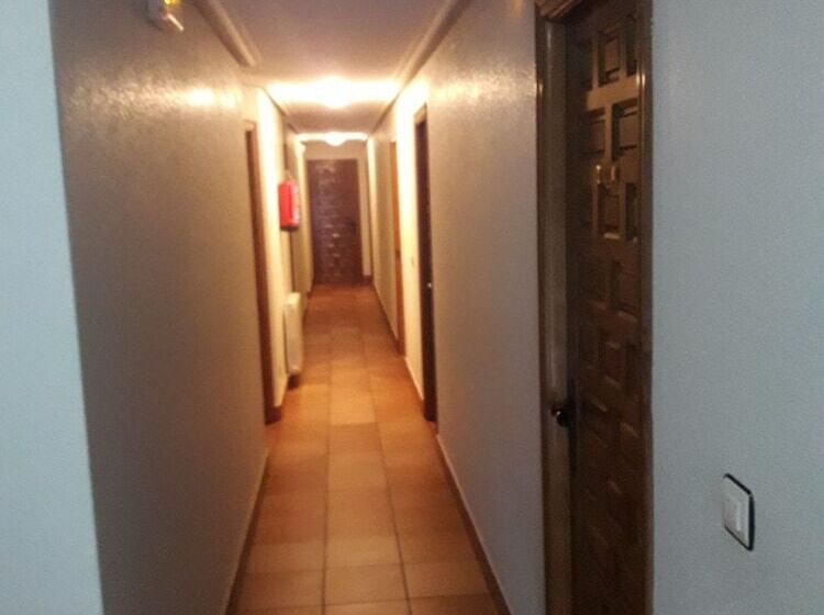 ホテル Hostal Restaurante Santa Cruz