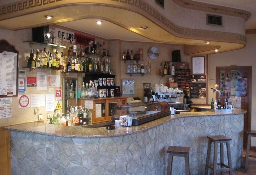 ホテル Hostal Restaurante Santa Cruz