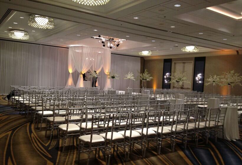 Отель Hyatt Centric Chicago Magnificent Mile