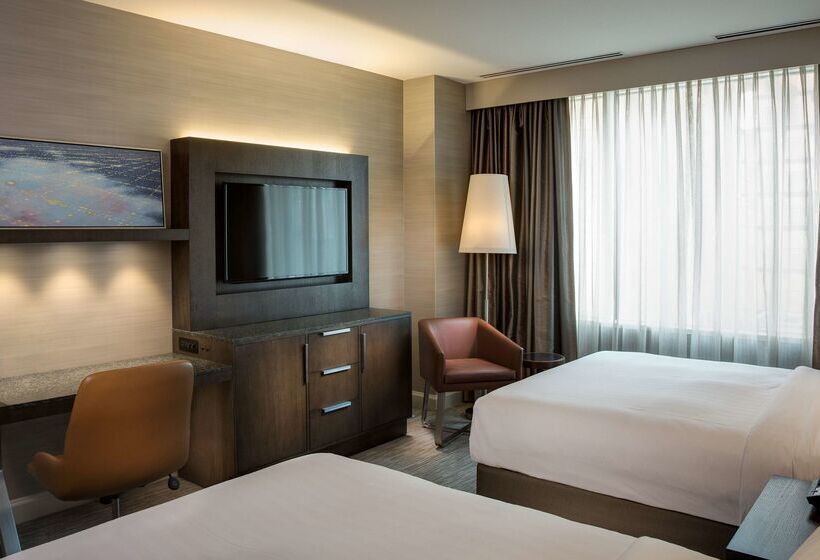 Отель Hyatt Centric Chicago Magnificent Mile