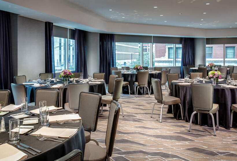 Отель Hyatt Centric Chicago Magnificent Mile