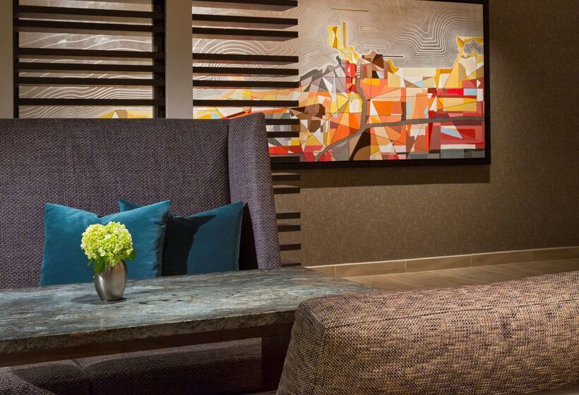 Отель Hyatt Centric Chicago Magnificent Mile