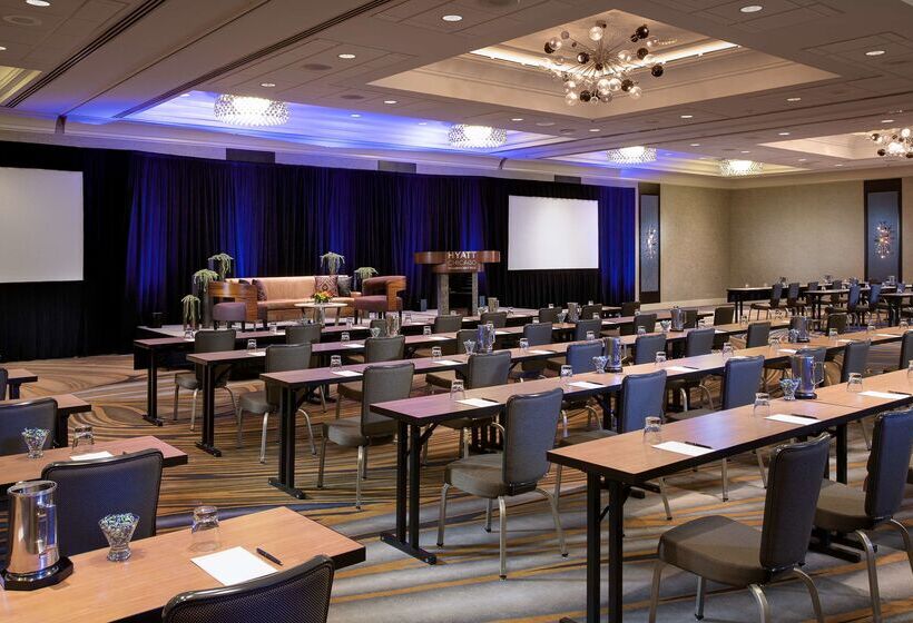 Отель Hyatt Centric Chicago Magnificent Mile