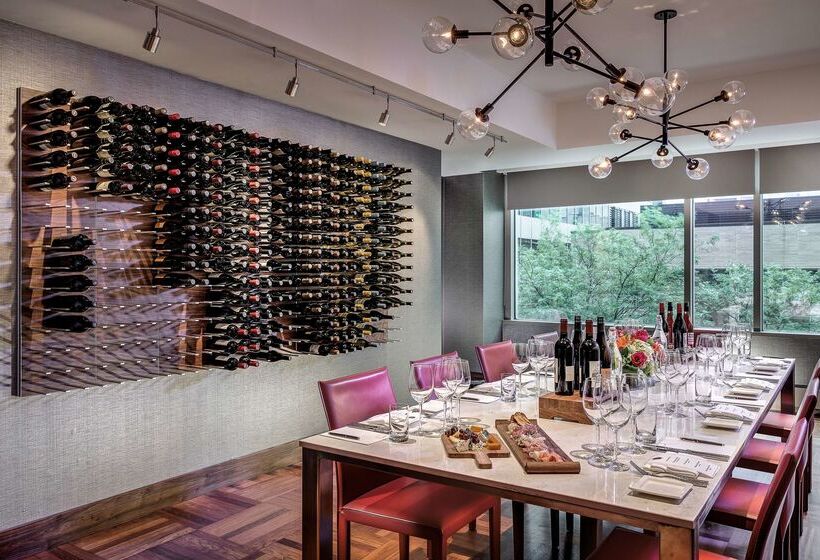 Отель Hyatt Centric Chicago Magnificent Mile