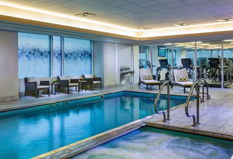 Отель Hyatt Centric Chicago Magnificent Mile