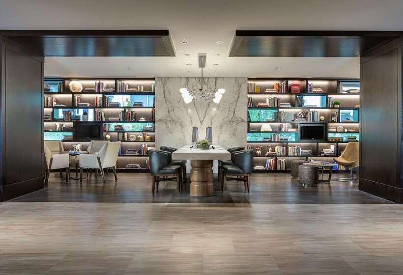 Отель Hyatt Centric Chicago Magnificent Mile