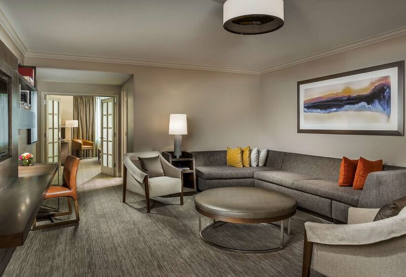 Отель Hyatt Centric Chicago Magnificent Mile