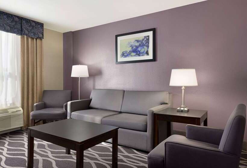 בית מלון כפרי Iban Dallas Park Central , Trademark By Wyndham