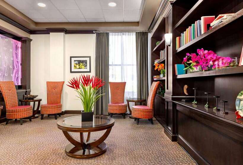 בית מלון כפרי Iban Dallas Park Central , Trademark By Wyndham