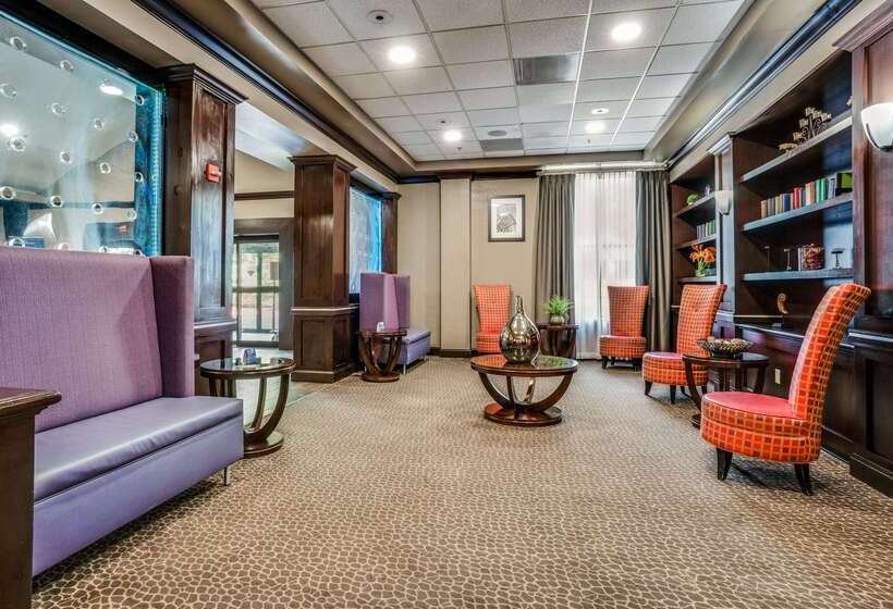 בית מלון כפרי Iban Dallas Park Central , Trademark By Wyndham