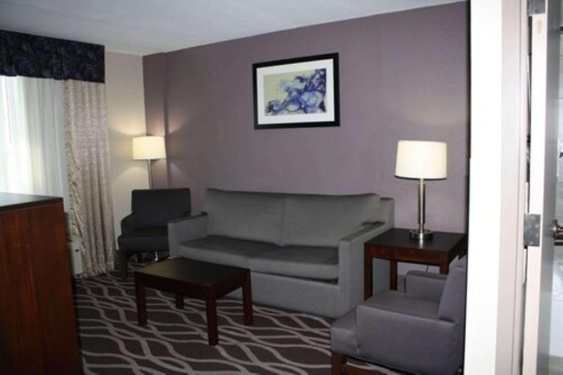 בית מלון כפרי Iban Dallas Park Central , Trademark By Wyndham