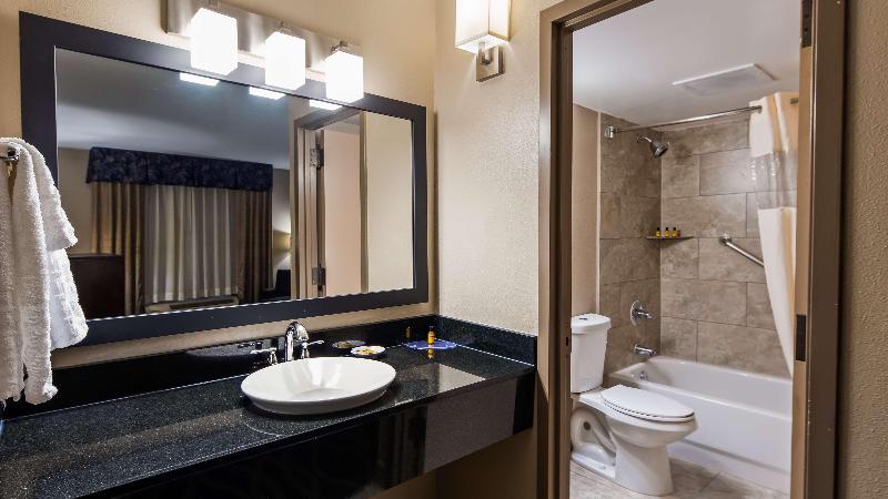 בית מלון כפרי Iban Dallas Park Central , Trademark By Wyndham