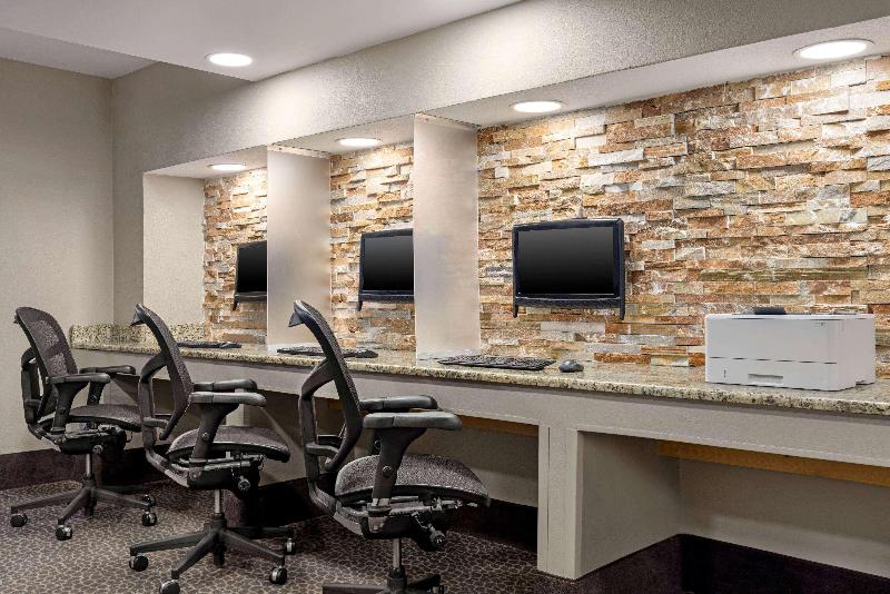 בית מלון כפרי Iban Dallas Park Central , Trademark By Wyndham