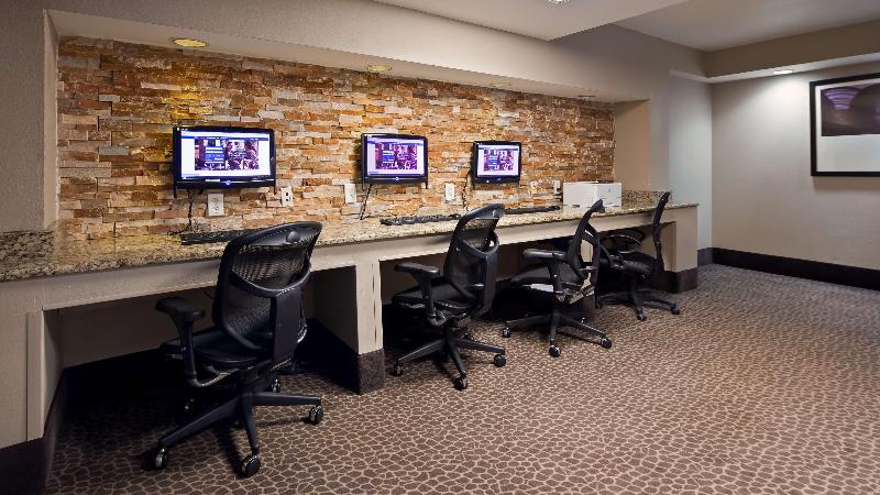 בית מלון כפרי Iban Dallas Park Central , Trademark By Wyndham