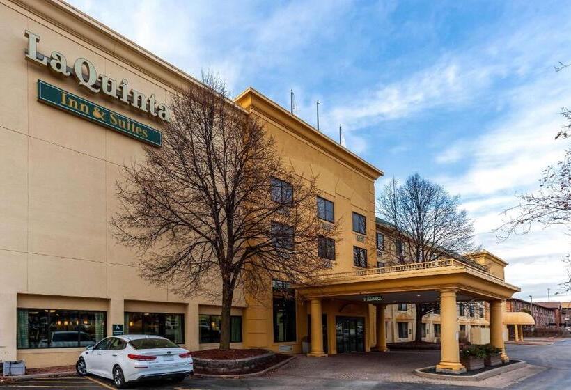 هتل La Quinta By Wyndham Milwaukee Bayshore Area