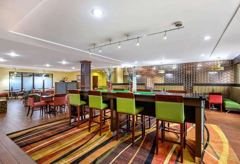 فندق La Quinta By Wyndham Florence