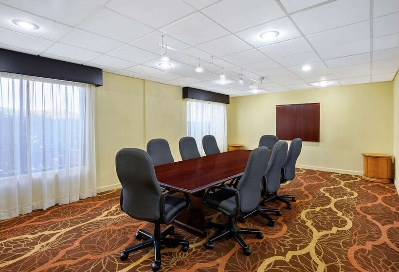 فندق La Quinta By Wyndham Florence