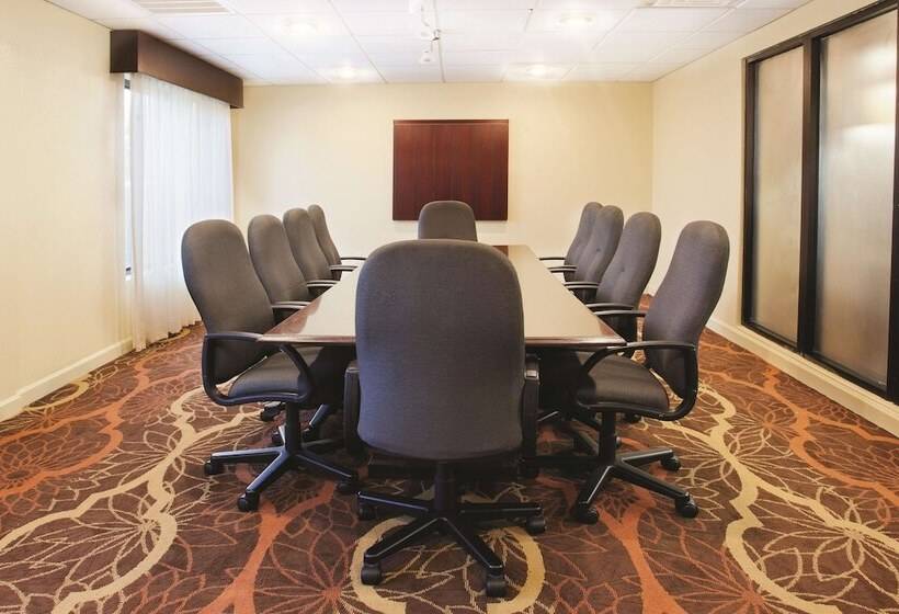 فندق La Quinta By Wyndham Florence