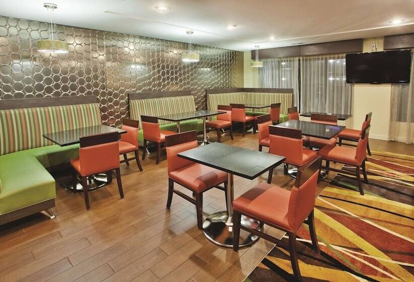 فندق La Quinta By Wyndham Florence