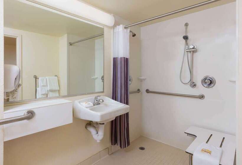 فندق La Quinta By Wyndham Garden City