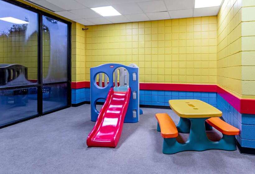 هتل La Quinta By Wyndham Madison American Center