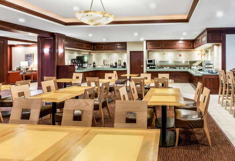 هتل La Quinta By Wyndham Madison American Center