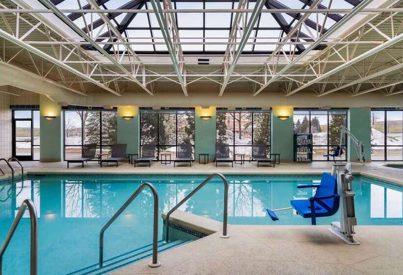 هتل La Quinta By Wyndham Madison American Center