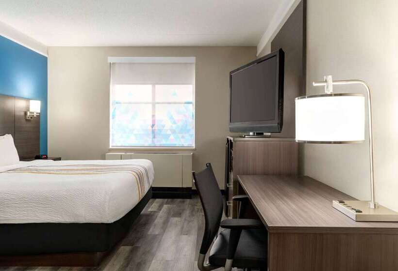 هتل La Quinta By Wyndham Madison American Center