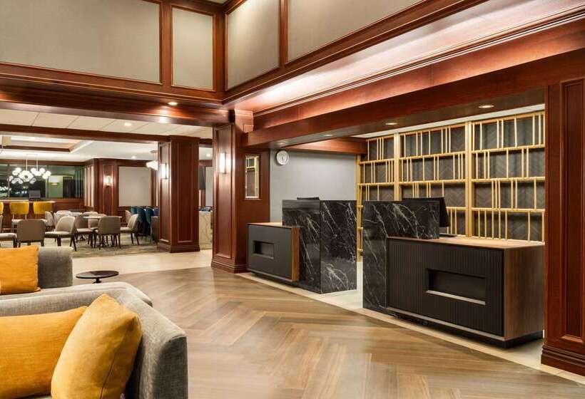 هتل La Quinta By Wyndham Madison American Center