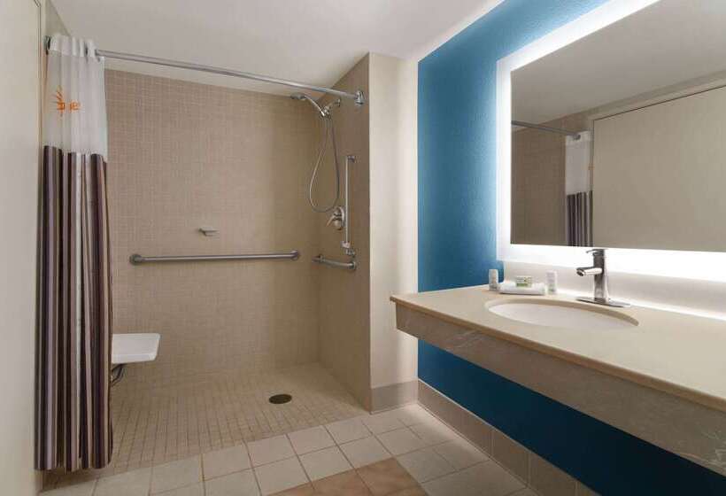 هتل La Quinta By Wyndham Madison American Center