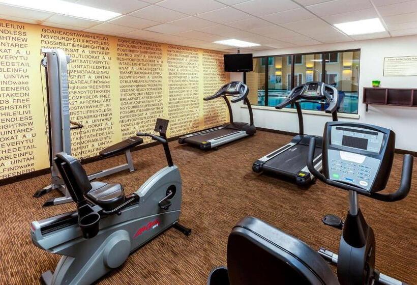 فندق La Quinta By Wyndham Milwaukee Bayshore Area