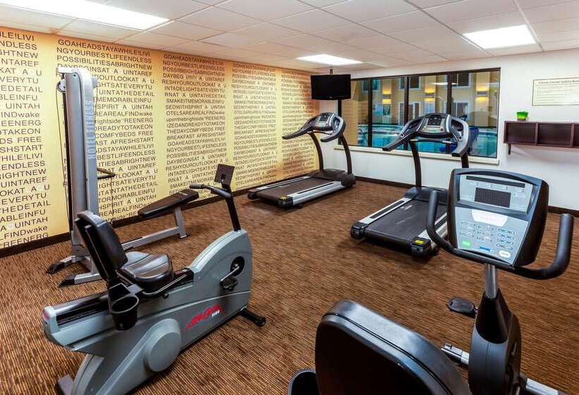 فندق La Quinta By Wyndham Milwaukee Bayshore Area