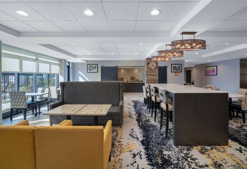 هتل La Quinta By Wyndham Raleigh Downtown North