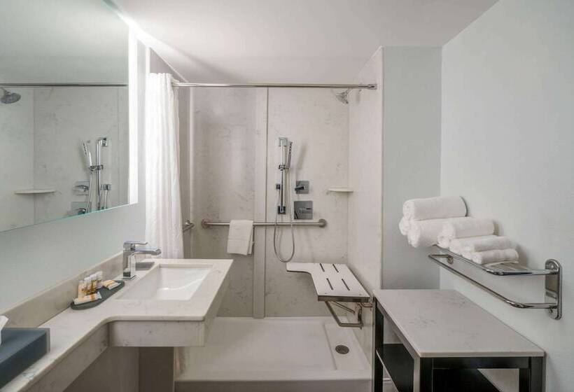 هتل La Quinta By Wyndham Raleigh Downtown North